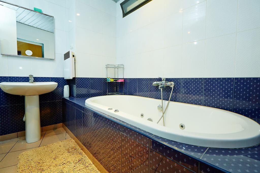 Apartment Deribasovskaya With Jacuzzi 오데사 외부 사진